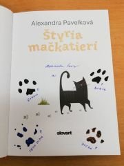 Štyria mačkatieri s podpisom autorky a spoluautorov