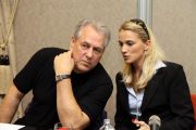 Paul Hoffman na tlačovej konferencii