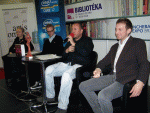 prítomní autori – finalisti s moderátorom / porotcom: zľava: Čipkár, Spáda, Bomboš, Vlachynský