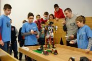 Robohranie - starsi skolaci prezentuju