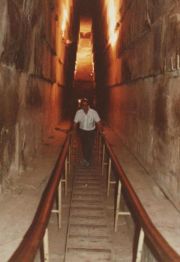 Štefan Konkol   1990 Cheopsova pyramída